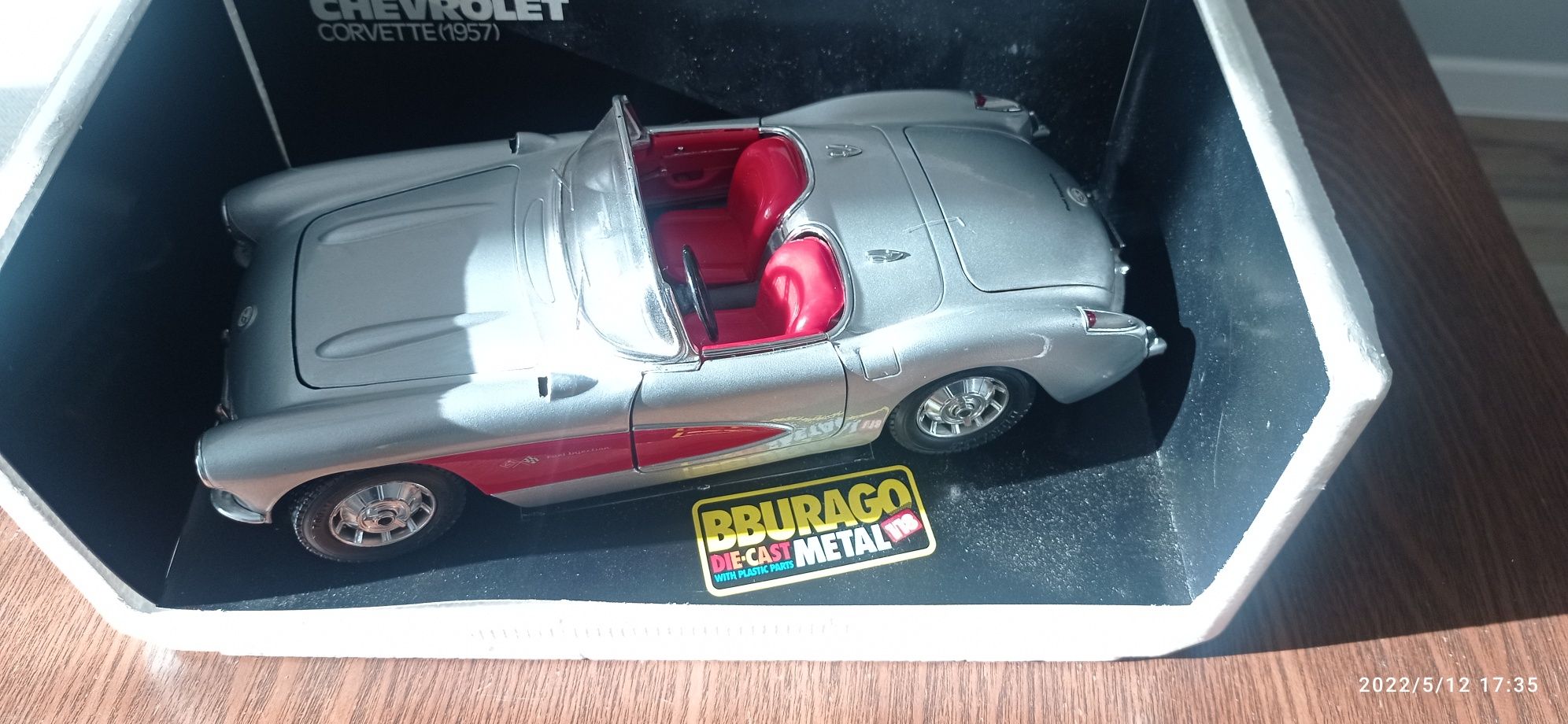 Chevrolet Corvette I 1957 cabrio model Bburago 1/18 1:18