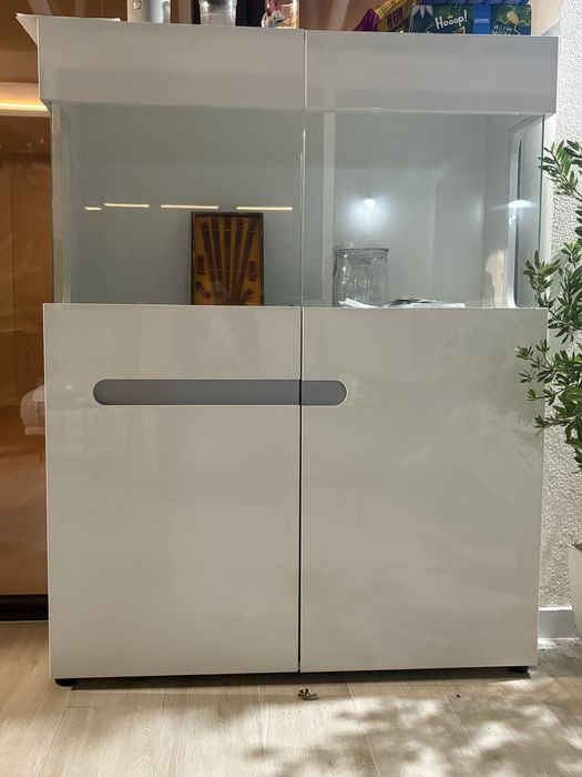 Kredens bialy 142x110x42cm