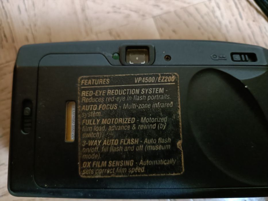 Máquina fotográfica Visitar Ez 200