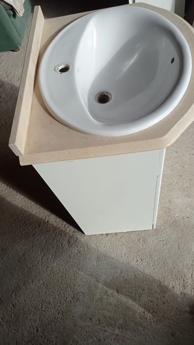 Vendo lavatório com armário