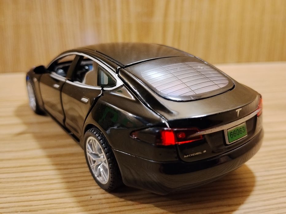 Модель Tesla model S 100d 1:32 Автопром металл свет звук инерция Тесла