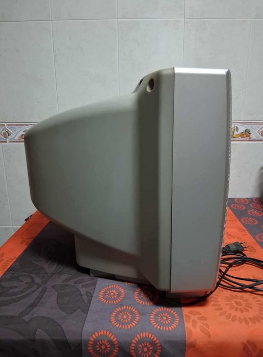 Vende-se Televisão Crown Usada