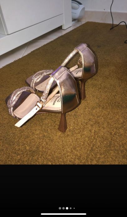 Sandálias altas /salto alto