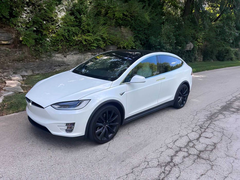 Tesla Model X      2018