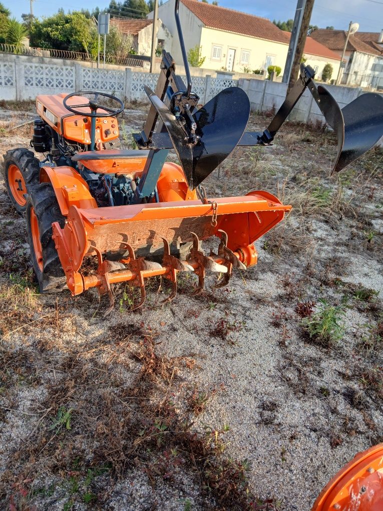 Trator Kubota com matricula