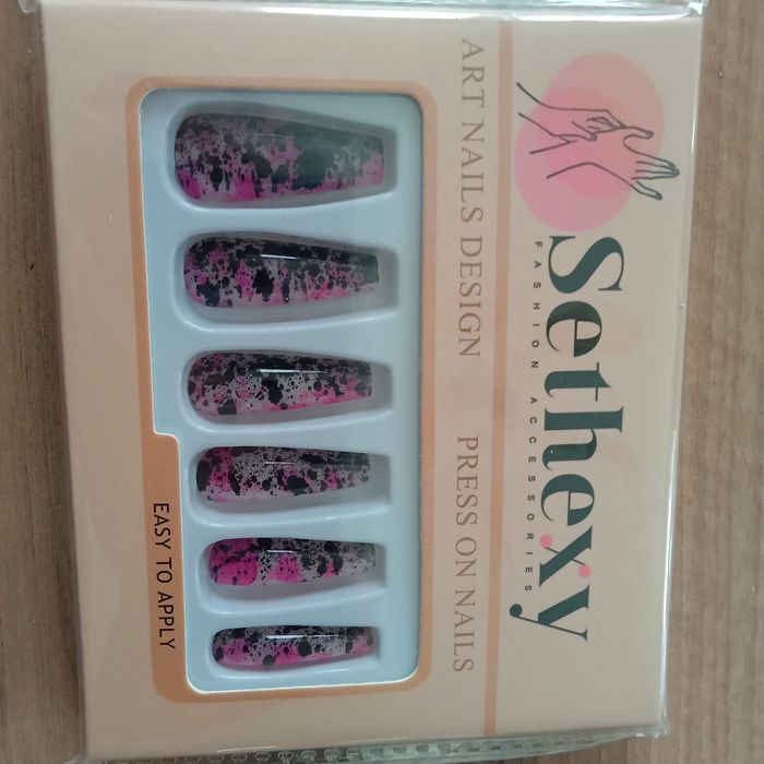 Sztuczne paznokcie ( różne wzory)