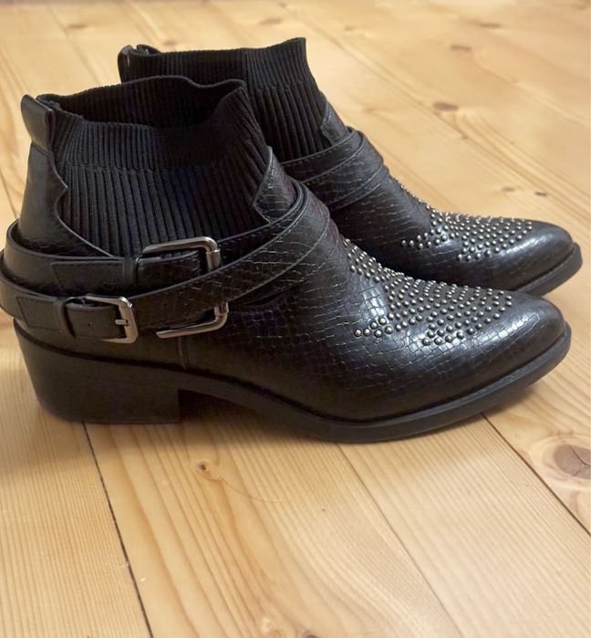 Козаки Bershka, чобітки