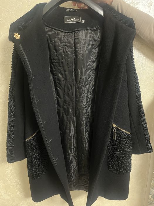 Пальто, зимове, осінне, чорне.