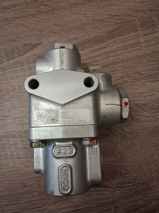 Pneumatyczny zawór ciśnieniowy  SJ31574