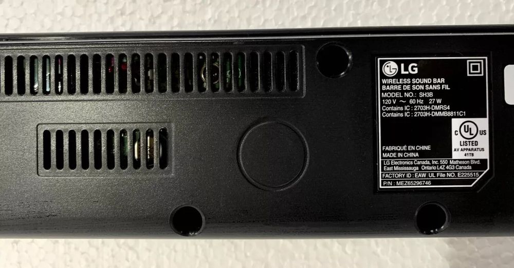 Bezprzewodowy aktywny subwoofer LG, model SPH3B-W. 
Jest to urządzenie