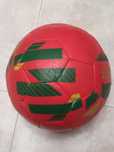 Bola de futebol . Usada