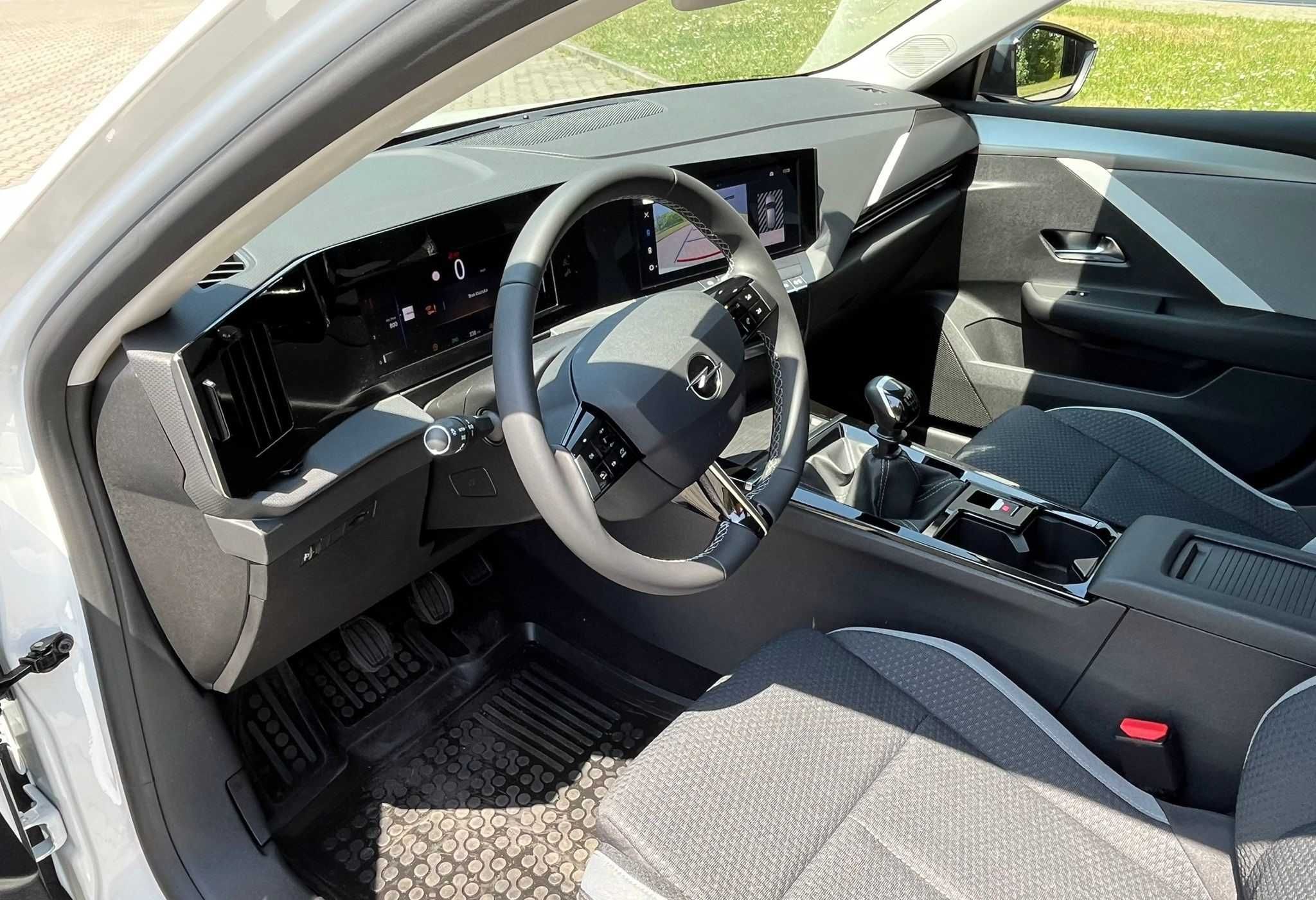 Opel Astra L Kombi Wynajem Wypożyczalnia aut samochodów **Rentaro**