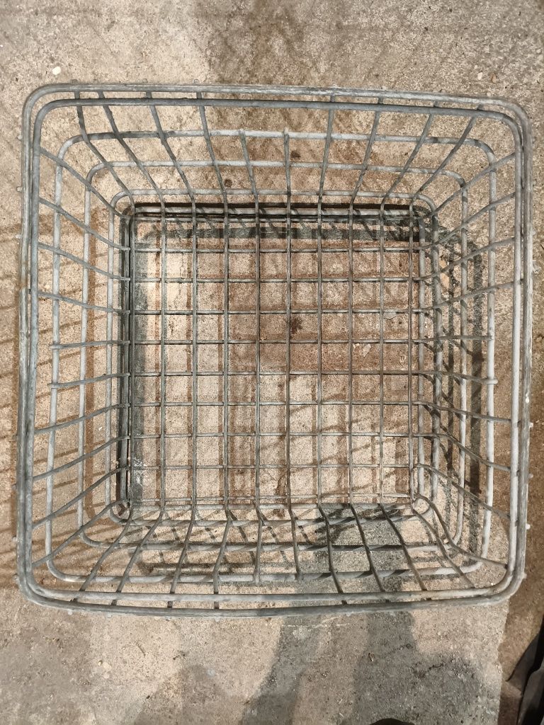 Metalowy kosz ocynkowany z okresu prl