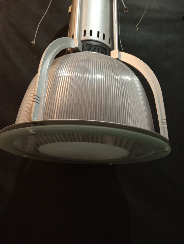 Lampa Lamp&Licht do wysokich pomieszczeń