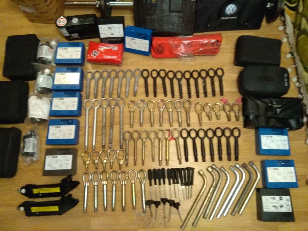 Буксировочный крюк Audi A7, A8 D2, D3, D4, D5, Q2, Q3, Q5, Q7, Q8, TT