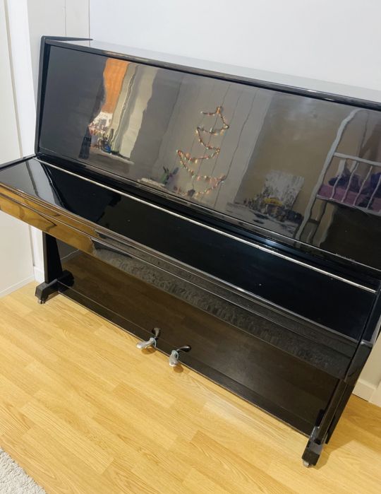 Продам фортепіано чорне
