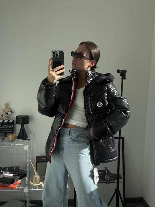 Пухова лакова куртка Moncler