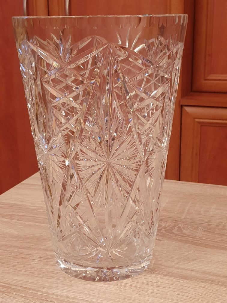 Piękny duży kryształowy wazon