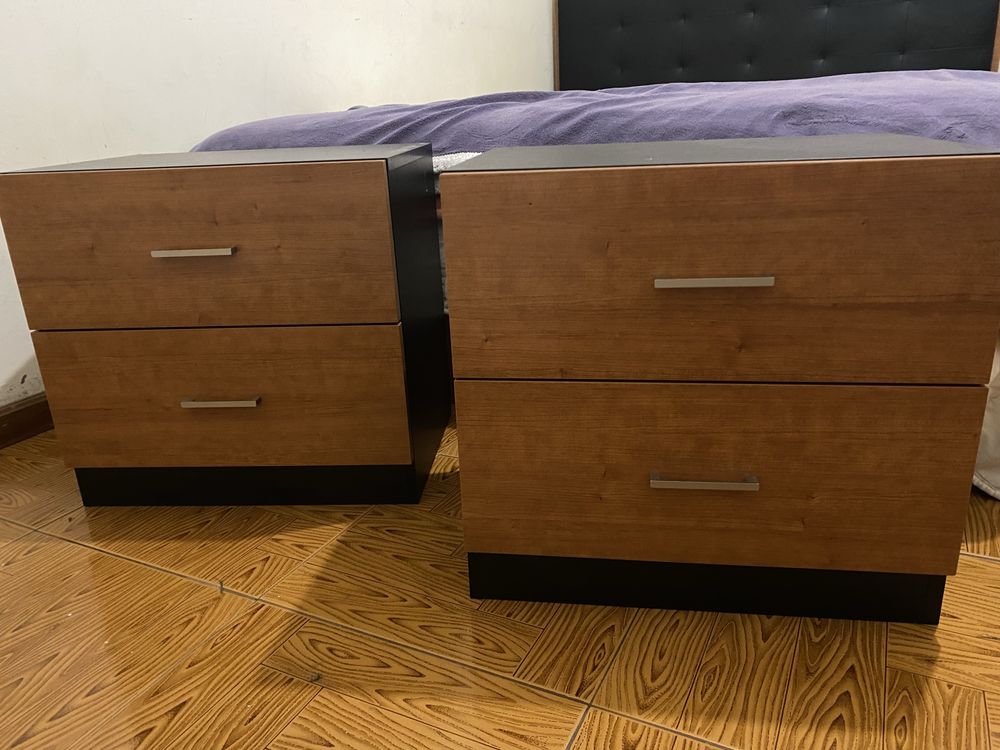 Vendo conjunto cama e 2 mesinhas de cabeceira