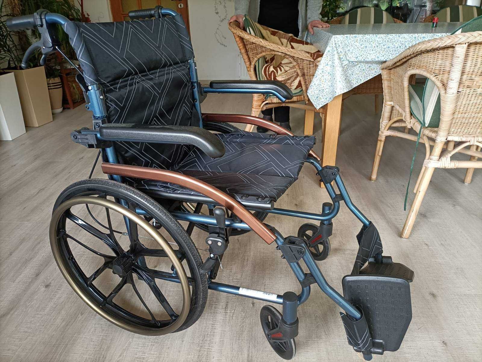 Wózek inwalidzki praktycznie nowy w doskonałym stanie