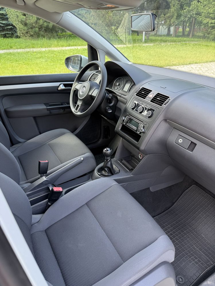 VW Touran 1.6 TDI Webasto Hak niski przebieg
