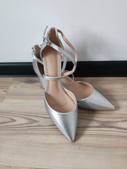 Nowe buty na obcasie / szpilki / czółenka