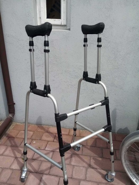 Chodzik inwalidzki z podpórkami