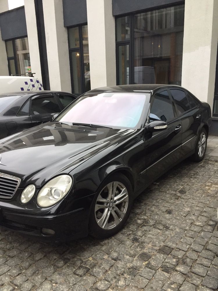 Mercedes Benz E320 w211