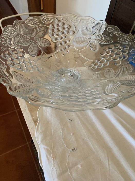 Fruteira de vidro traballhada