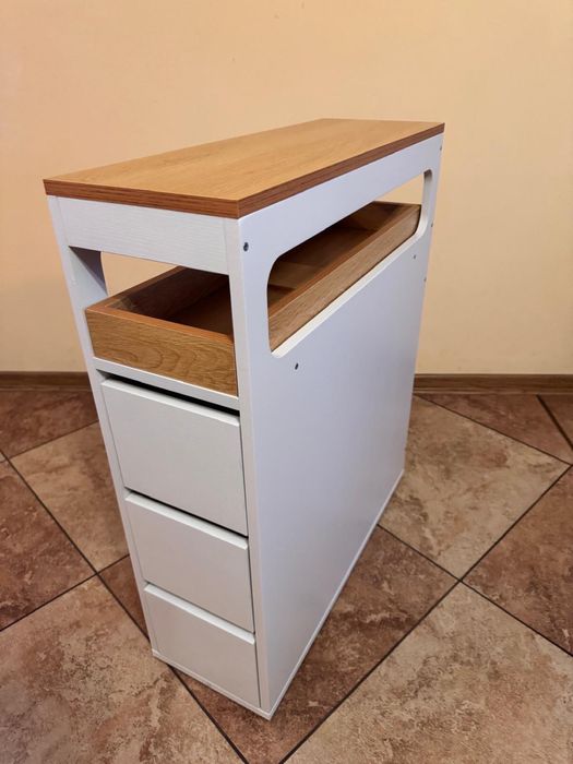 Biała szafka z szufladami