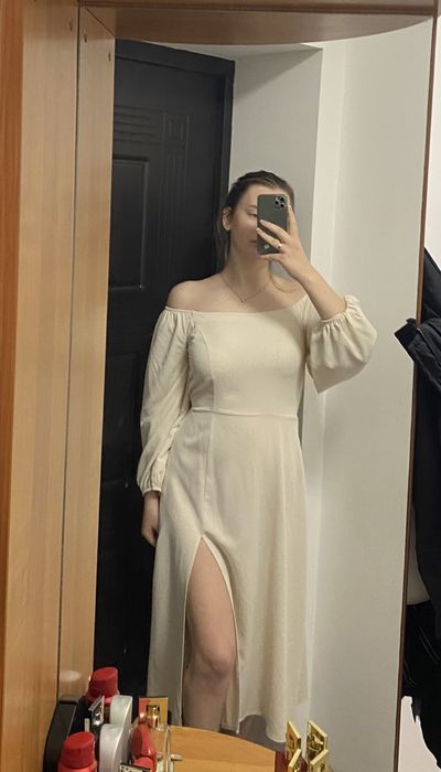 Сукня бежева молочна