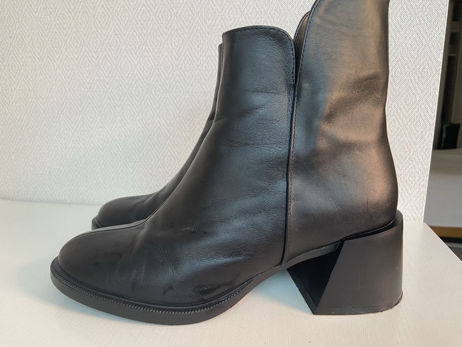 Ботильйони чорні шкіряні