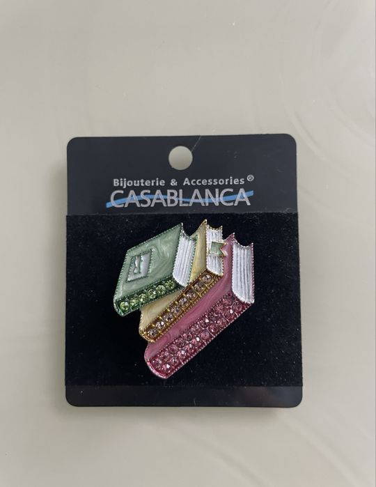 Брошка. Брошка “Стопка книг» Casablanca брошка. Біжутерія. Casablanca.