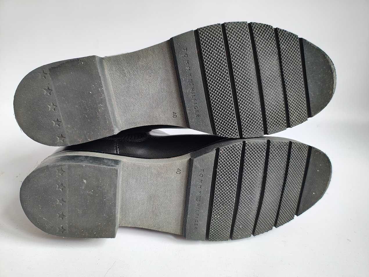 - Tommy Hilfiger - Markowe botki, sztyblety r. 39,5 / 40