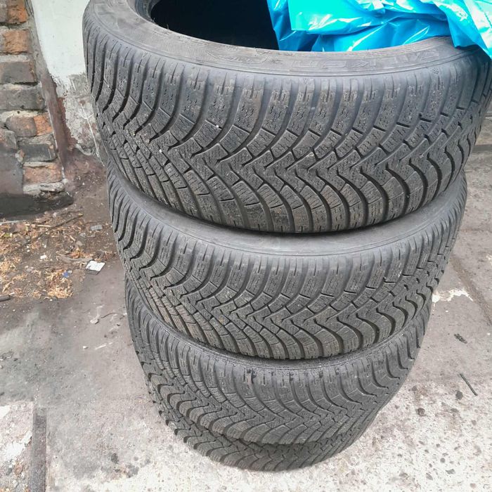 Sprzedam komplet opon zimowych Falken eurowinter 215/45 R16 90V