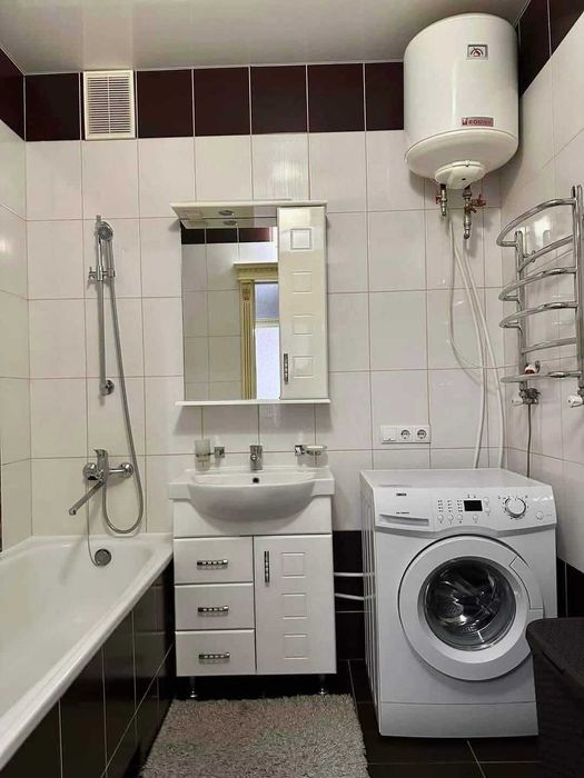 Продам 2 кімнатну великогабаритну квартиру на Кравчука