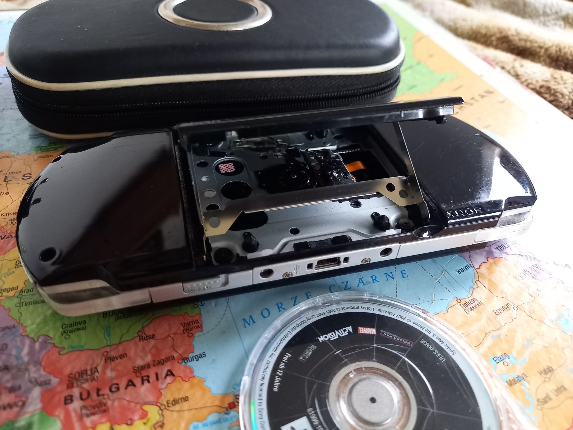 Konsola Sony psp 3004 piano black 4gb 20 gier
