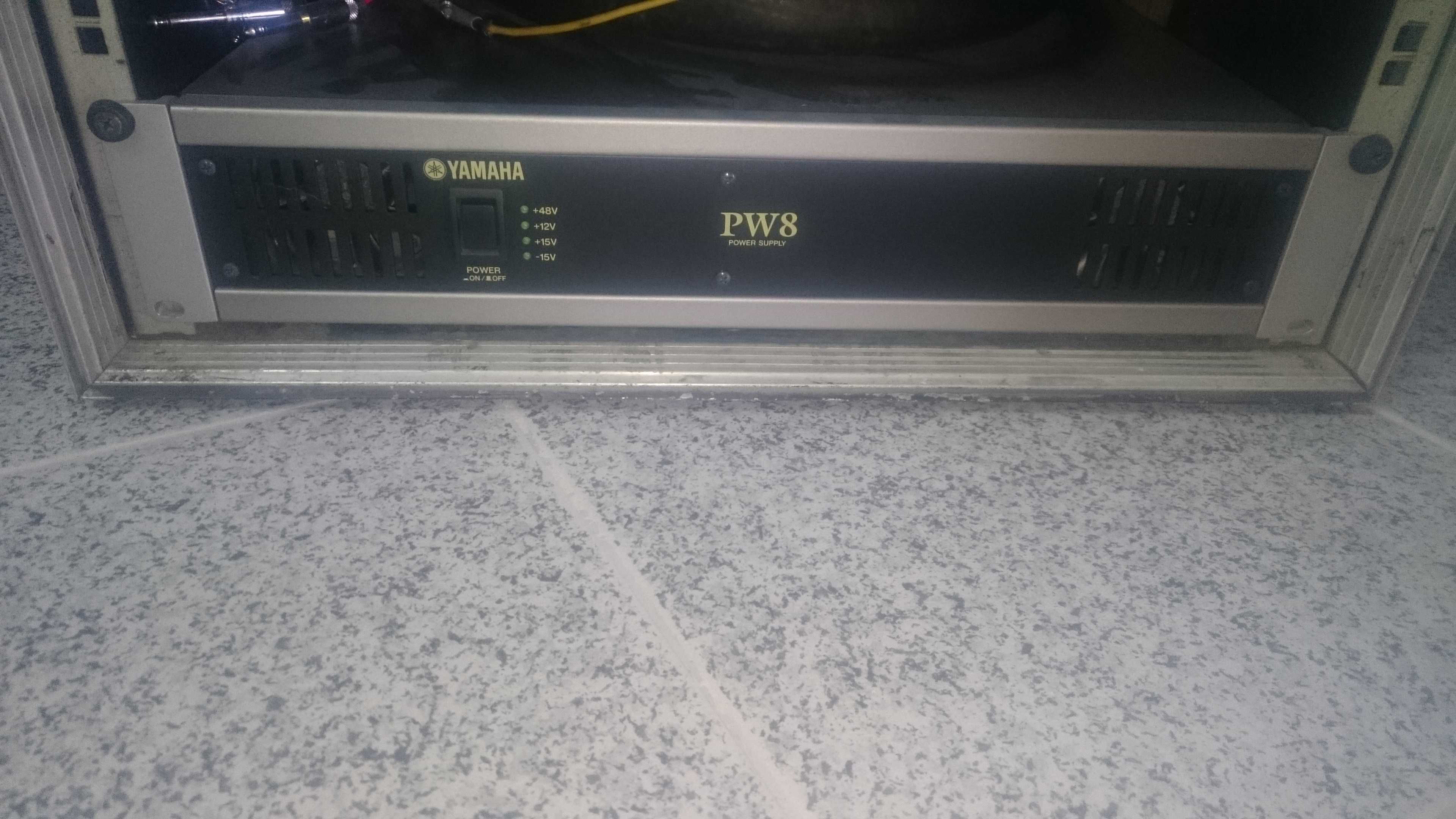 Mesa de som yamaha im8 24 + case