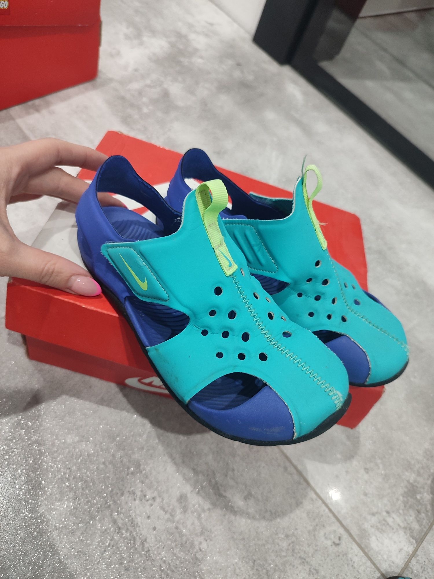 Sandałki Nike 32