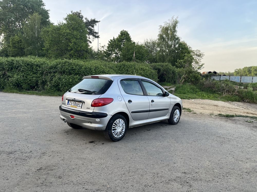 Peugeot 1.4 5-drzwi  ekonomiczny