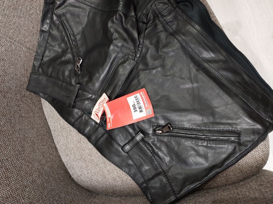 Шорти шкіра чорні на молніїї розмір M 29-30
