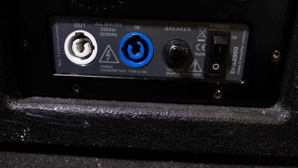 Sistema NEXT ProAudio HFA26.12, impecável, pouco uso, com capas