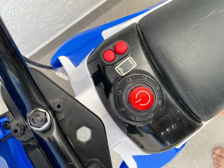 Mota a bateria para criança