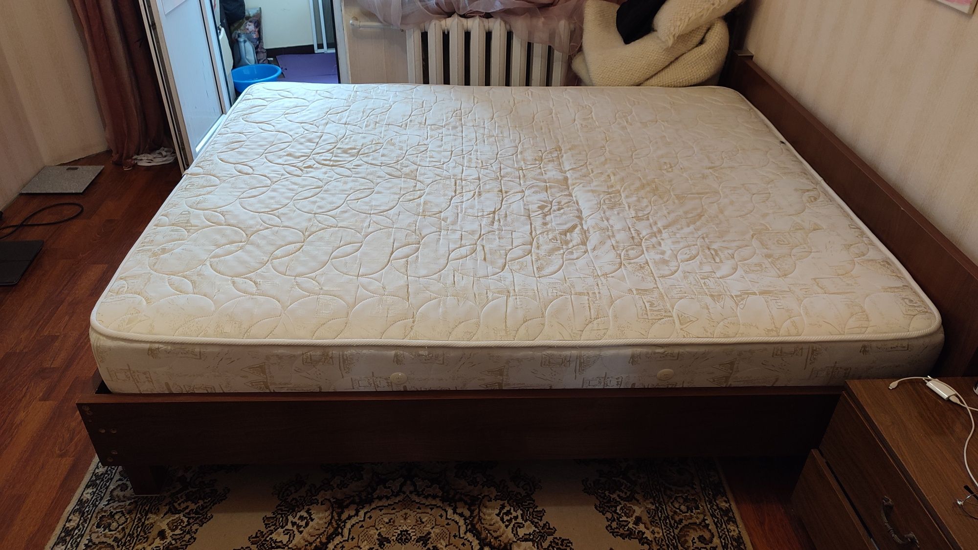 Кровать двухместная, с матрасом