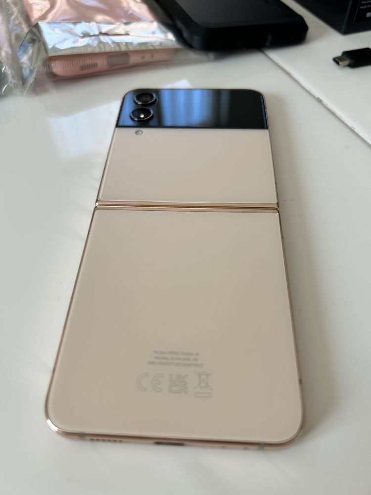 Samsung Galaxy Z Flip 4