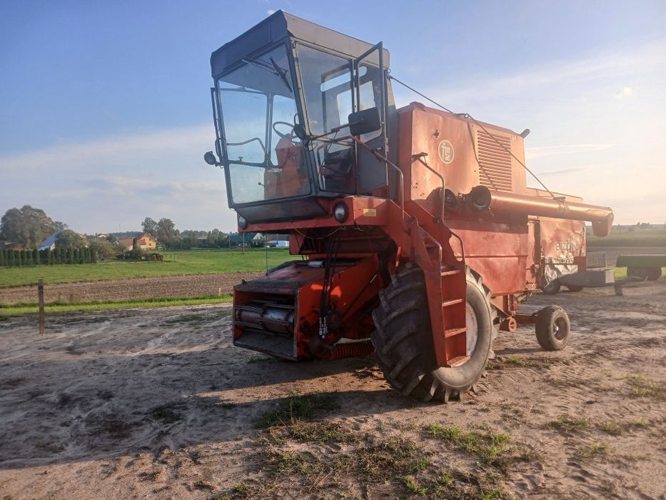 Kombajn zbożowy Bizon Z056