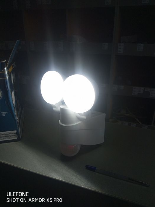 Фонарь з датчиком руху