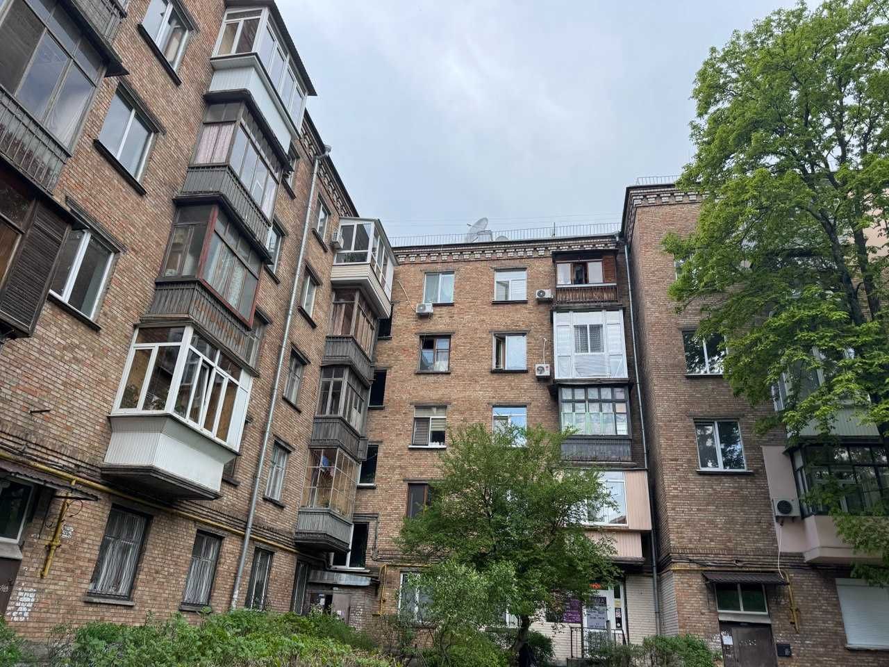 Без% 2-х кім поліпшена сталінка Нивки метро/ Стрийська вул.