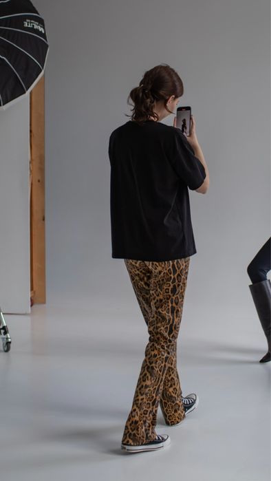 Леопардові штани, S