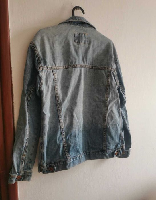 Jeansowa kurtka z kieszeniami